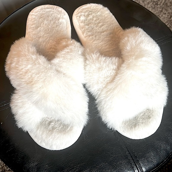 Cross Band White Fuzzy Slippers - Picture 1 of 4